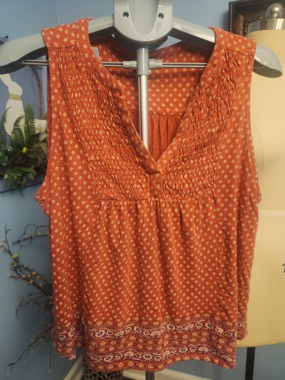 Lucky Brand Rust Smocked V-Neck Sleeveless Tank with Diamond Print